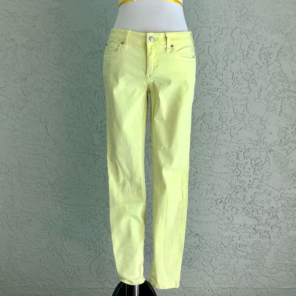 🎉2/$15🎉 Bebe Sunny Lime Skinny Jeans- Sz 29
